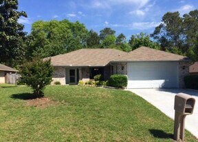 213 Hillside Dr in Niceville, FL - Building Photo