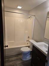 1341 E Highland Ave in Ravenna, OH - Foto de edificio - Building Photo