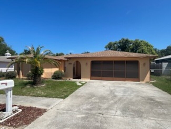 8625 Briar Patch Dr in Port Richey, FL - Building Photo - Building Photo