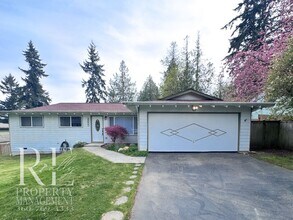 3855 NE Hyak Way in Bremerton, WA - Building Photo - Building Photo