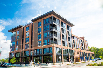 River House in Indianapolis, IN - Foto de edificio - Building Photo