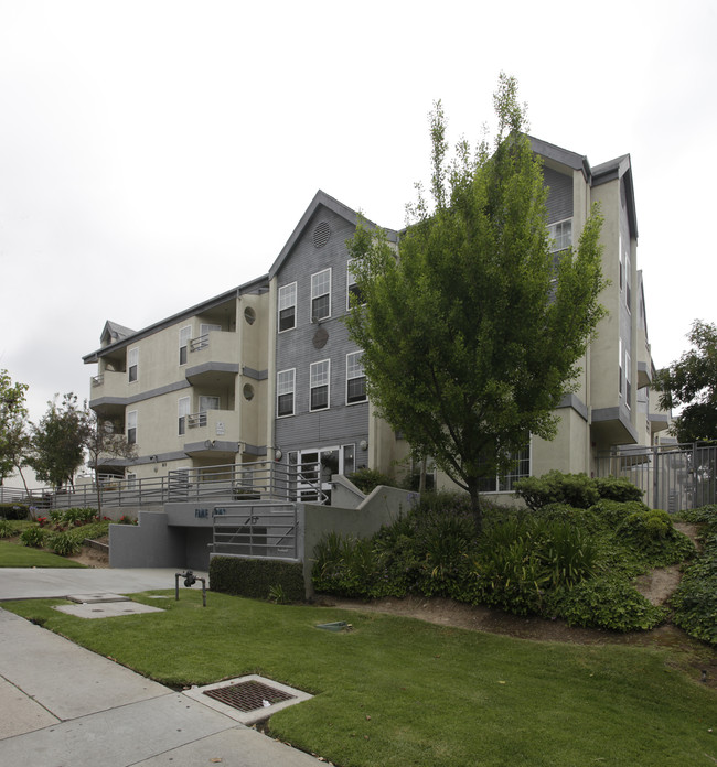 Fame Apartments in Los Angeles, CA - Building Photo - Building Photo