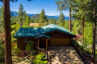 293 S Martin Dr in Zephyr Cove, NV - Building Photo