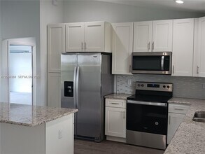 634 Royce Rd in La Belle, FL - Building Photo - Building Photo