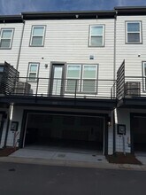 5011 Westmead Ln in Charlotte, NC - Foto de edificio - Building Photo