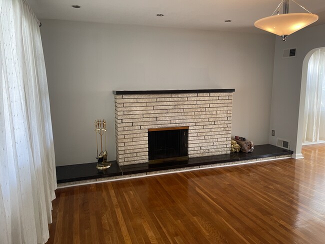 674 Forest St in Kearny, NJ - Building Photo - Building Photo