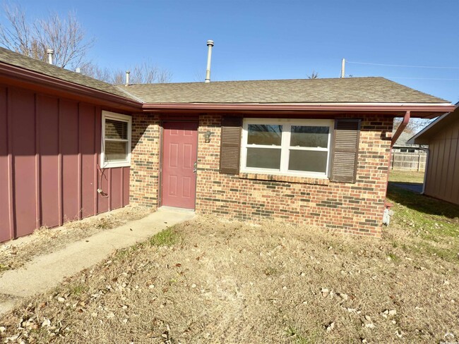 3708 Brush Creek Dr in Lawrence, KS - Building Photo - Building Photo