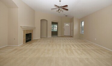 14715 Country Rose Ln in Cypress, TX - Foto de edificio - Building Photo