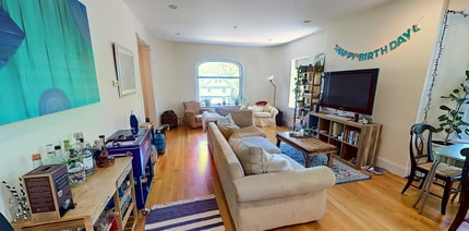 10 Selkirk Rd, Unit 4 in Boston, MA - Foto de edificio - Building Photo