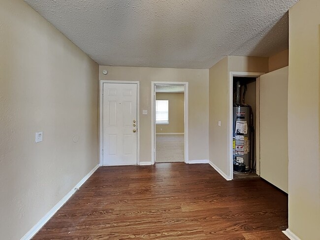 649 W Main St in Lancaster, TX - Building Photo - Building Photo