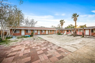 66197 Cahuilla Ave in Desert Hot Springs, CA - Building Photo - Primary Photo