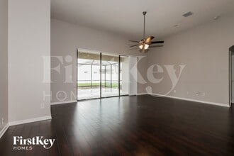 8507 White Poplar Dr in Riverview, FL - Foto de edificio - Building Photo