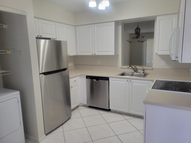 7301 Amberly Ln