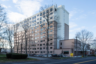 Union Towers in Weymouth, MA - Foto de edificio - Building Photo