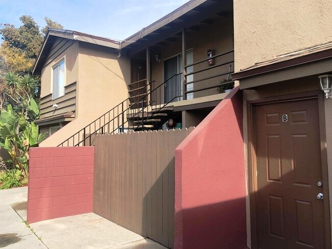 1009 Valencia St in Costa Mesa, CA - Building Photo - Building Photo