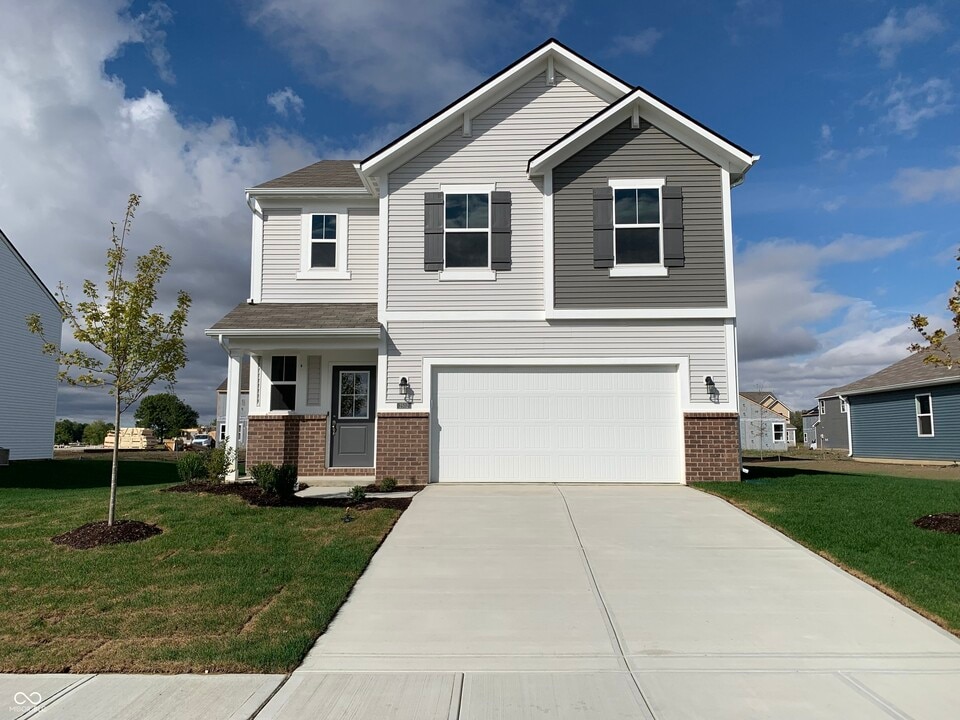 2502 Mounts Run Ln in Whitestown, IN - Building Photo