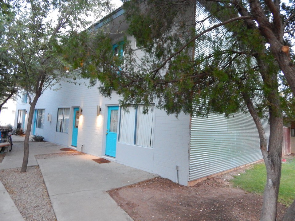 2025 S Granada Dr in Tempe, AZ - Building Photo