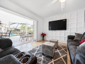 283 Forest Hills Blvd in Naples, FL - Building Photo - Building Photo