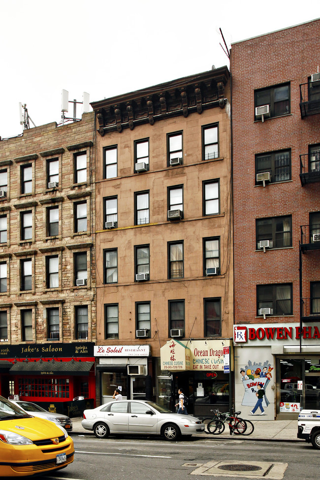 877 Tenth Ave in New York, NY - Foto de edificio - Building Photo