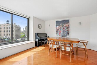 40 E 94th St in New York, NY - Building Photo - Building Photo