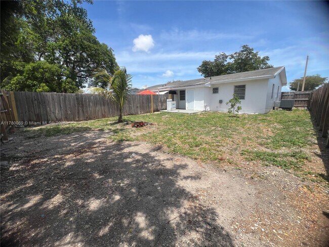 19122 SW 113th Pl-Unit -19122 in Miami, FL - Building Photo - Building Photo