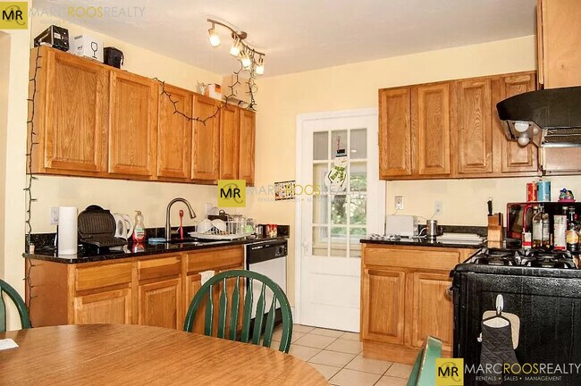 40 Plymouth St, Unit 2 in Cambridge, MA - Building Photo - Building Photo