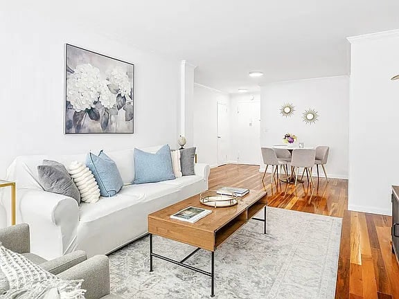 400 E 77th St in New York, NY - Building Photo - Building Photo