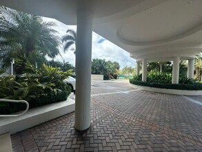 6001 N Ocean Dr in Hollywood, FL - Building Photo - Building Photo