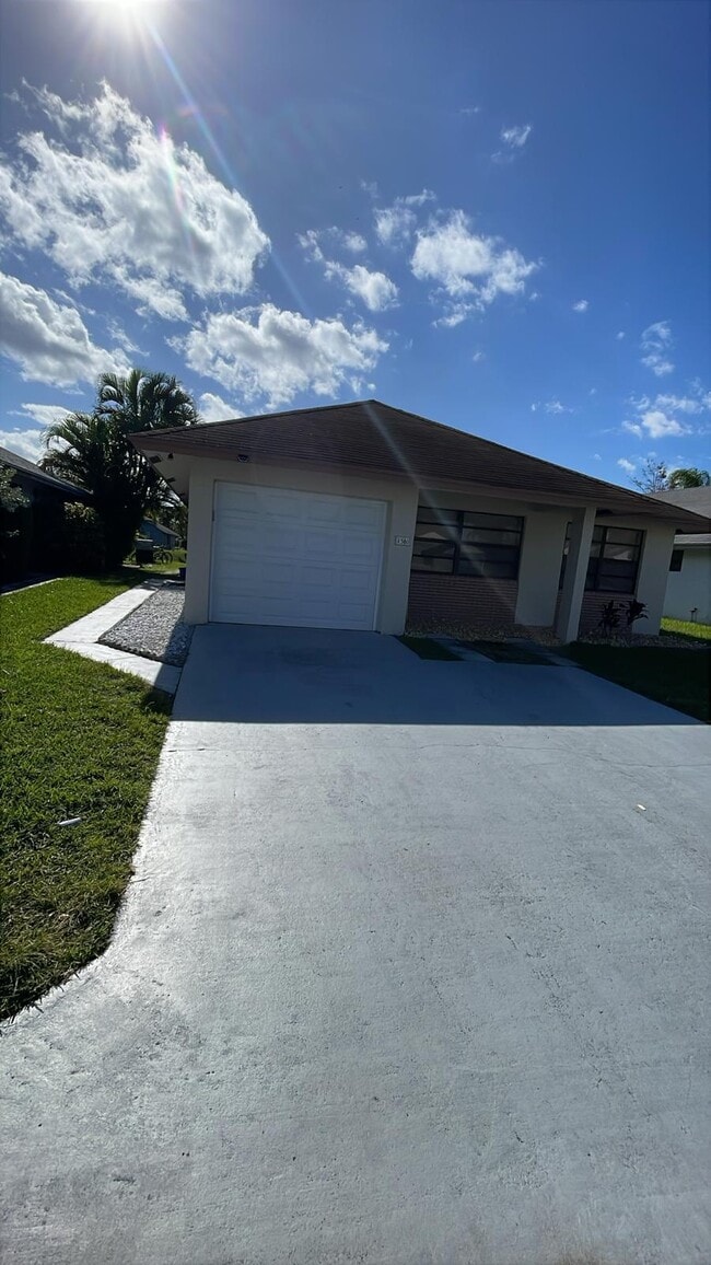 1380 Longarzo Pl in West Palm Beach, FL - Building Photo - Building Photo