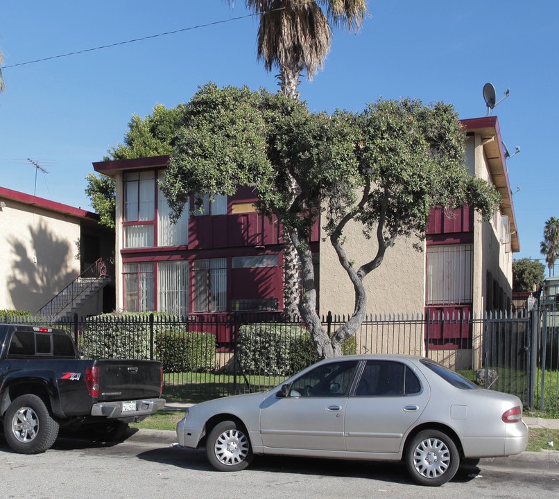 10214 S Dixon Ave in Inglewood, CA - Foto de edificio