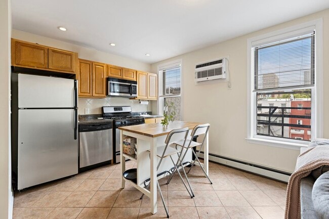 229 Park Ave in Hoboken, NJ - Building Photo - Building Photo