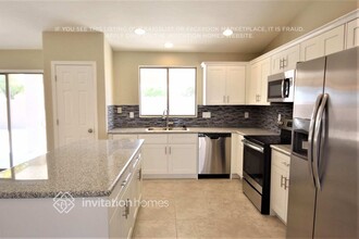 13693 W Cottonwood St in Surprise, AZ - Foto de edificio - Building Photo