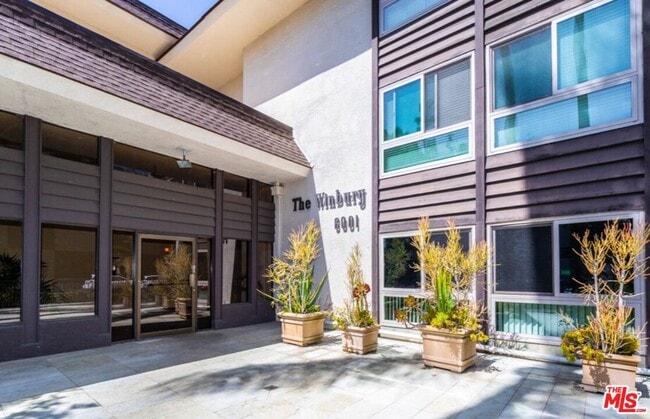 6001 Canterbury Dr in Culver City, CA - Foto de edificio - Building Photo