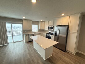 8873 Granite Ct in Woodbury, MN - Building Photo