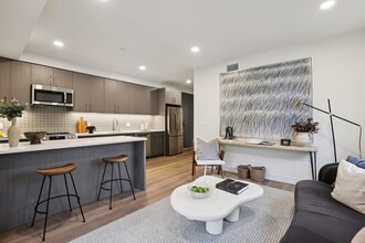 Onix Hollywood in Los Angeles, CA - Building Photo - Building Photo