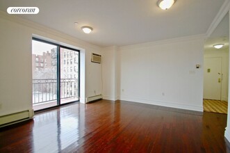 4907 43rd Ave in Queens, NY - Foto de edificio - Building Photo