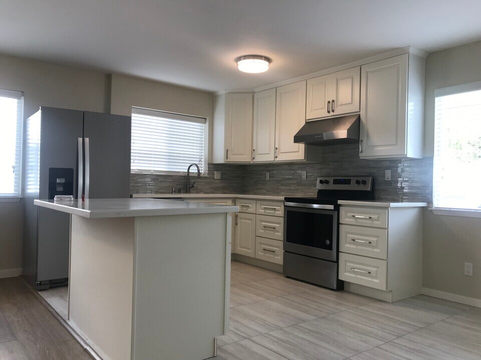 1636 Queen Charlotte Dr, Unit APT 2 in Sunnyvale, CA - Foto de edificio