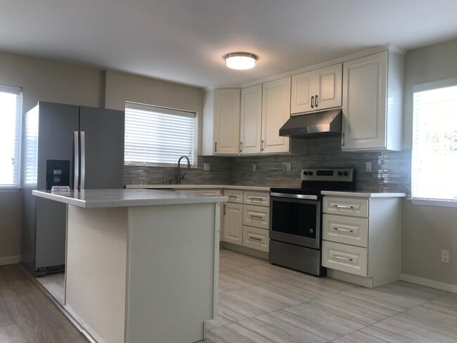 1636 Queen Charlotte Dr, Unit APT 2