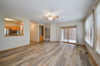 310 Delnor Glen Dr in St. Charles, IL - Building Photo - Building Photo