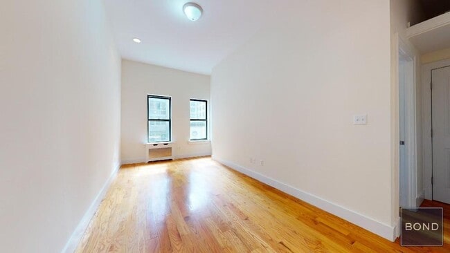 property at 253 W 93rd St