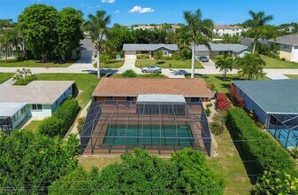 732 Sesame Ct in Cape Coral, FL - Foto de edificio - Building Photo