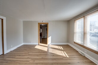 407 Beach St in Aurora, IL - Building Photo - Building Photo