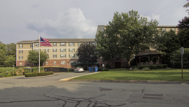 Logan Park Senior Living in Braintree, MA - Foto de edificio - Building Photo