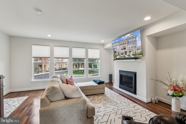 13780 Kahawai Dr in Woodbridge, VA - Building Photo - Building Photo