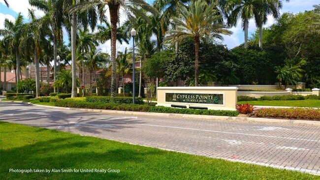 6652 W Sample Rd in Coral Springs, FL - Building Photo - Building Photo