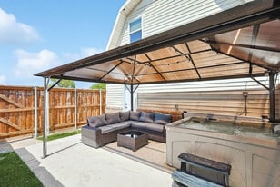 3322 Darby Ln in Denton, TX - Building Photo