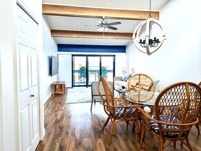 11650 Capri Cir S, Unit 201 in Treasure Island, FL - Foto de edificio - Building Photo