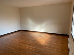 900 Wallace St in Endicott, NY - Foto de edificio - Building Photo