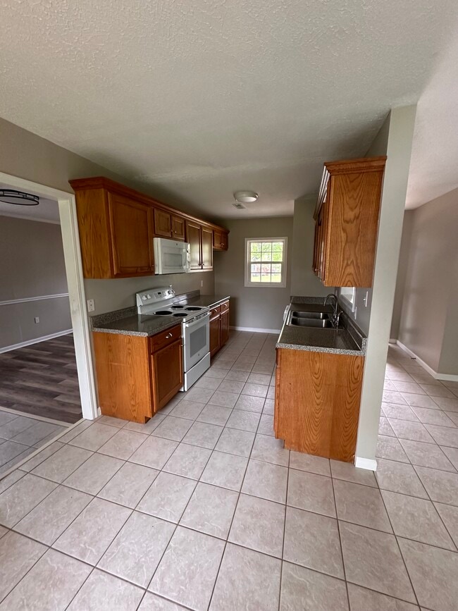 250 Walnut St in Savannah, TN - Building Photo - Building Photo