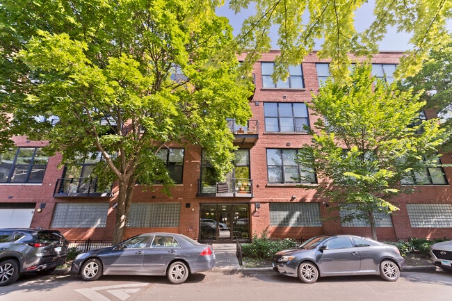 2210 W Wabansia Ave, Unit # 0403